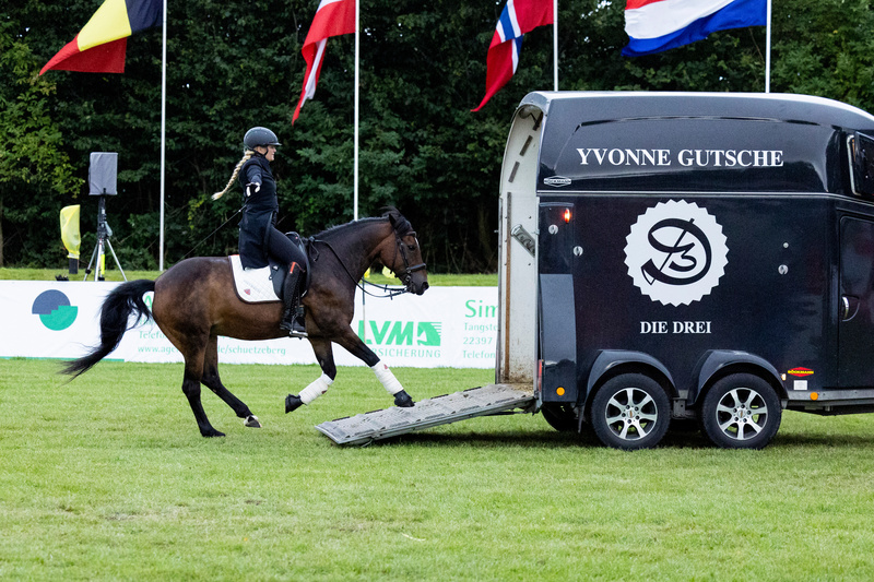 thomashellmannreitsport TH Show Yvonne Gutsche 11104 S max. 800px kommerz. Nutzung fA¼r Social Media 7532f407