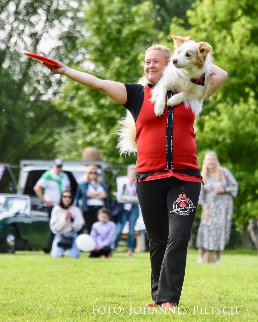 Dogfrisbee 1 Dogfrisbee 1